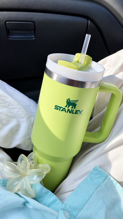Green Stainless Steel Double-Wall Insulated Reusable Water Bottle