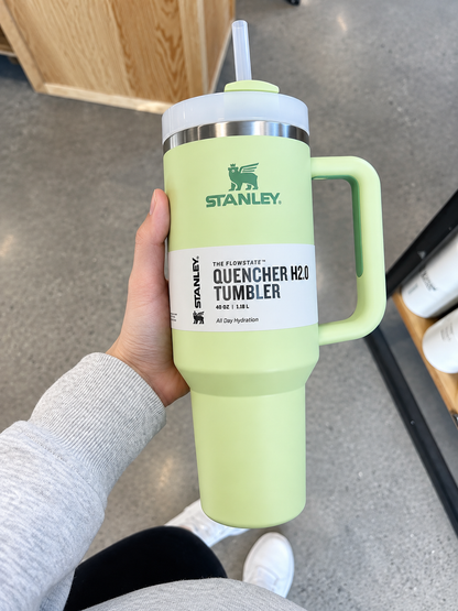 Green Stainless Steel Double-Wall Insulated Reusable Water Bottle